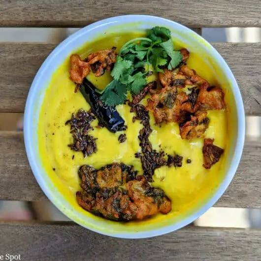 A traditional spicy stew with yogurt and gram flour
